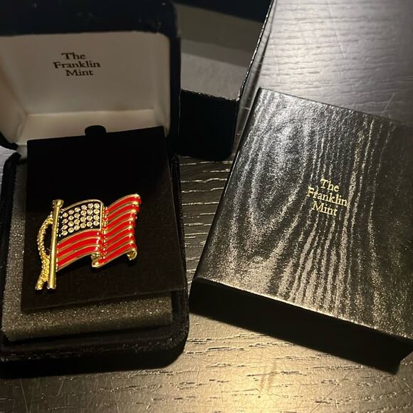Franklin Mint Accessories - NWOT Franklin Mint Swarovski USA Flag Pin Brooch Gold Vintage